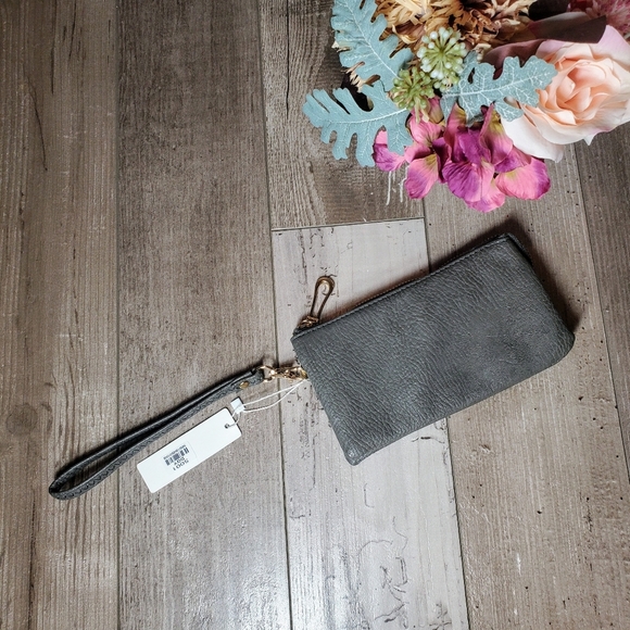 NWT Empire Gray Vegan Leather Women's Wristlet Wallet Small Bag - Picture 1 of 16